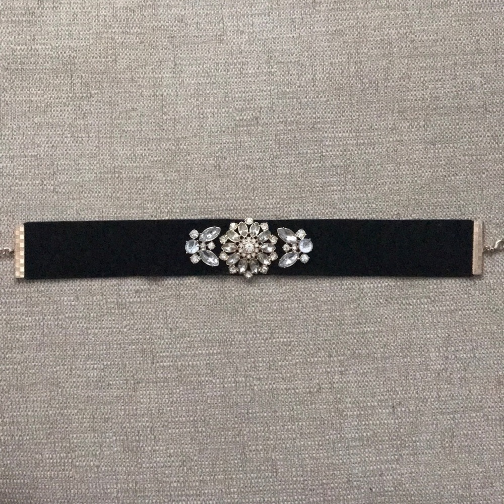 High quality velvet jewel choker